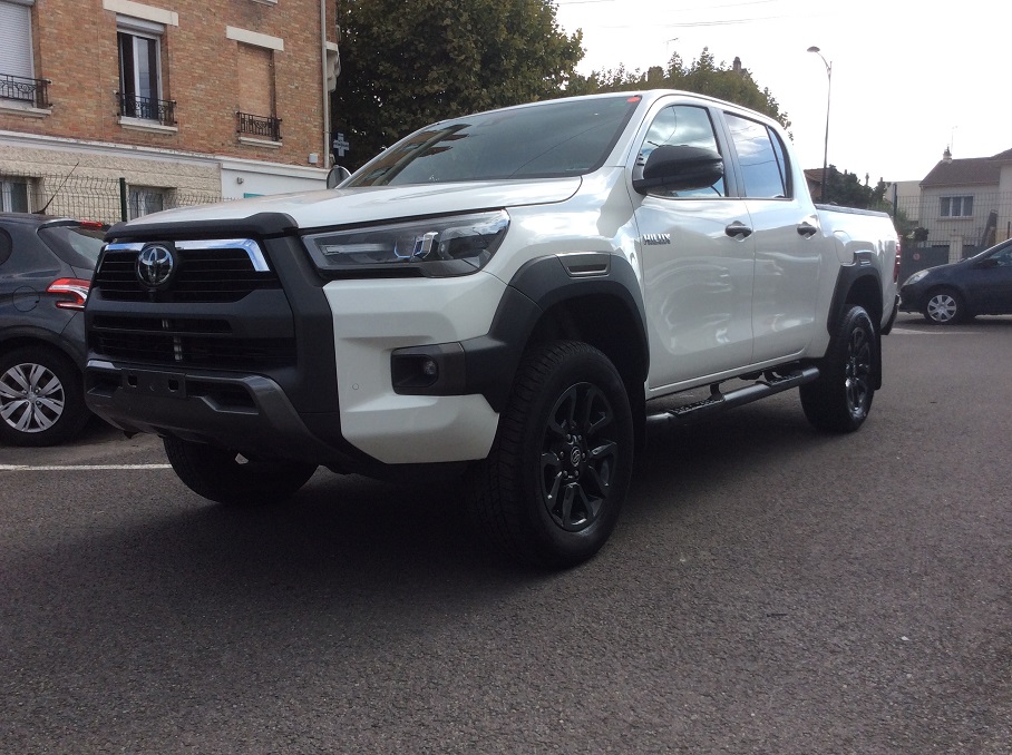 Toyota Hilux IV 4WD 2.8 D-4D 204 DOUBLE CABINE INVINCIBLE